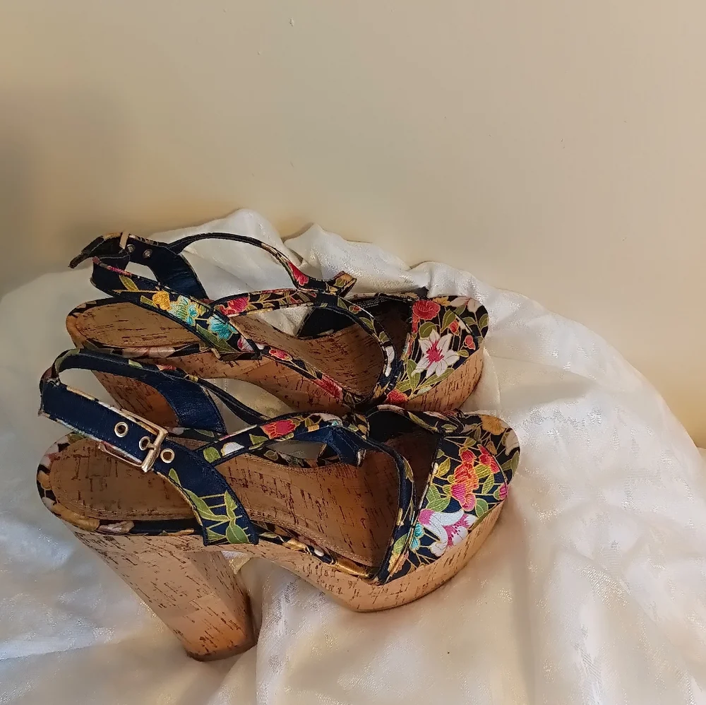 Chinese Laundry blue floral cork platform shoes size 9